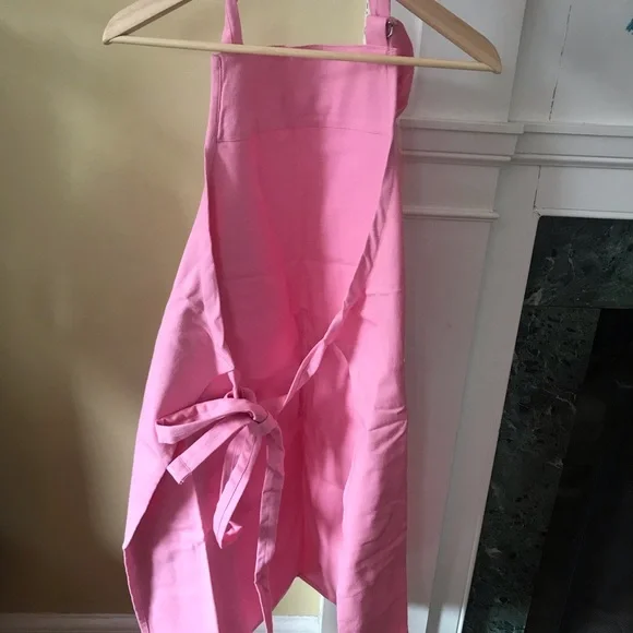 NWOT Williams Sonoma Pink Apron with Heart Embroidery 💘 - Picture 2 of 9